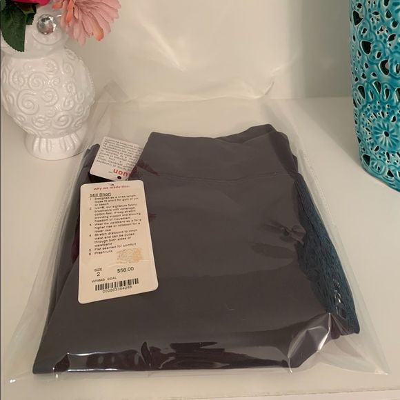 Lululemon Still Knee Length Shorts, Size 2, NWT - Picture 10 of 10